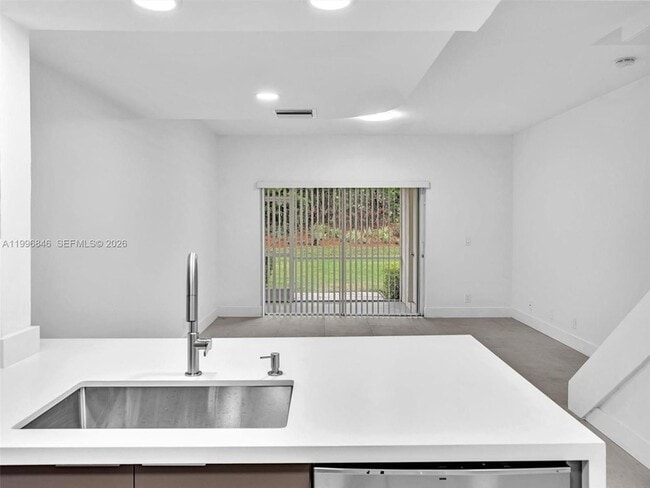 Building Photo - 8 Key W Ct