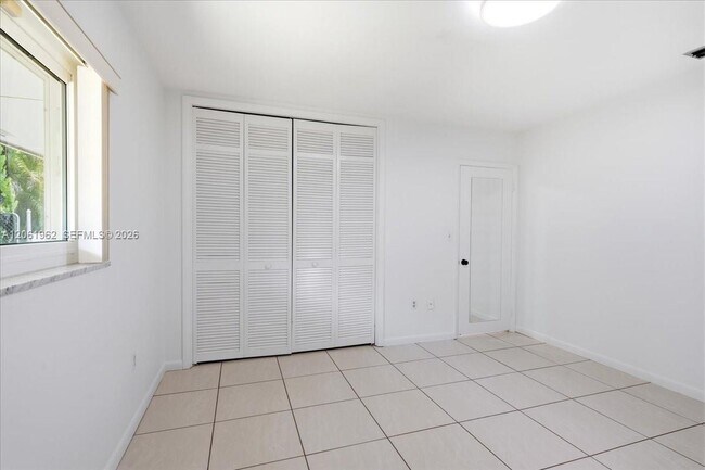 Building Photo - 12365 SW 60th Ct