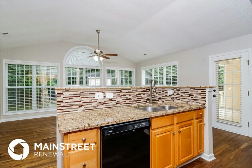 Building Photo - 4210 Clovelly Dr
