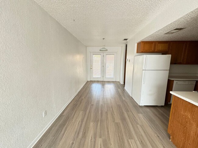 Building Photo - 1306 Monroe Loop
