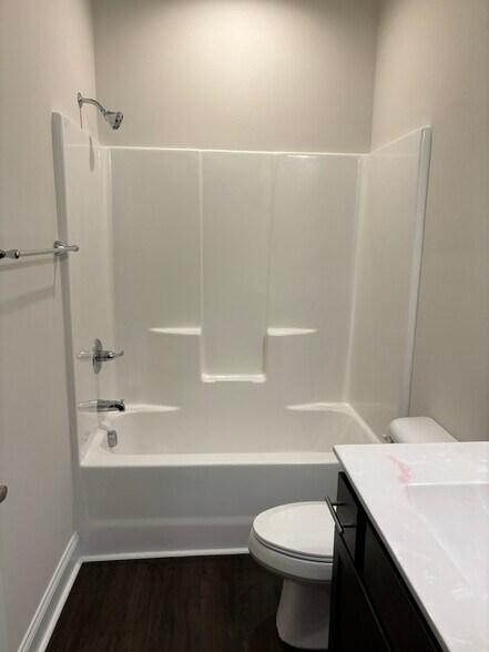 Building Photo - 804 Green Oaks St