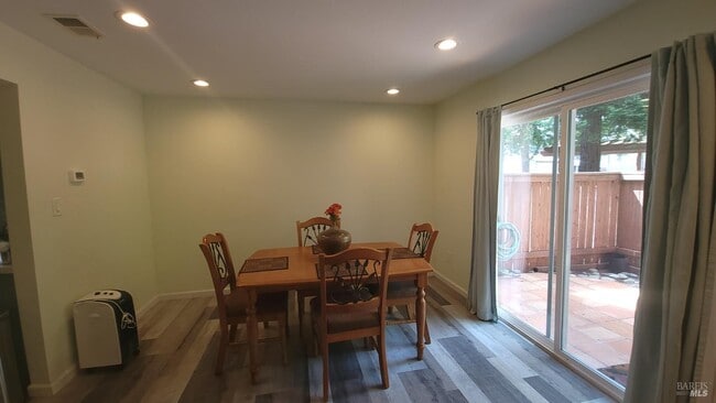 Building Photo - 2315 Cross Ave