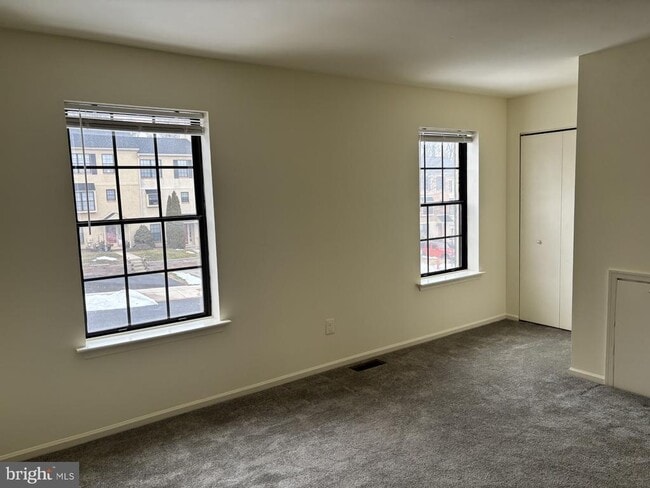 Building Photo - 2028 Yorktown N