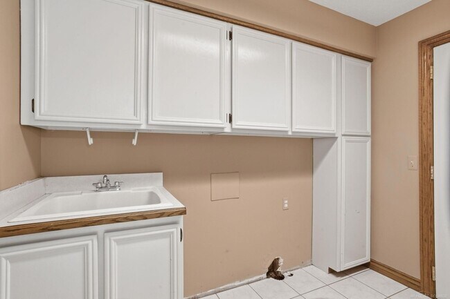 Building Photo - 14450 Knightsbridge Dr