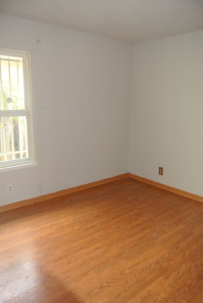 Building Photo - 2116 Manzanita Way