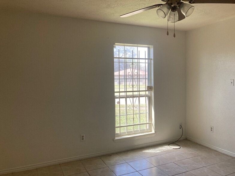 Building Photo - 7750 Water Park Ln