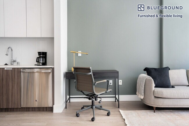 Building Photo - 18 10th St