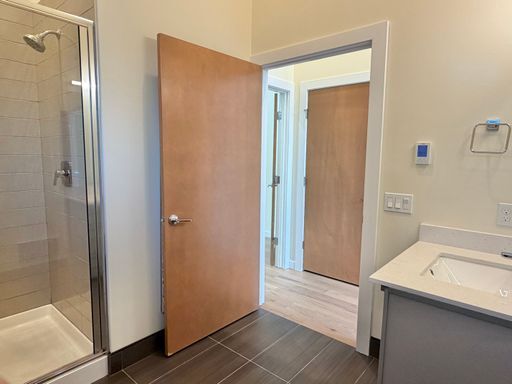 Building Photo - Luxury Sunset Hill Townhome w/ Water View! Available Now!