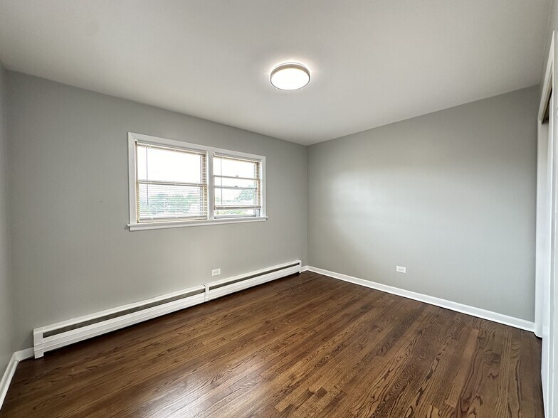 Building Photo - 5837 W Addison St