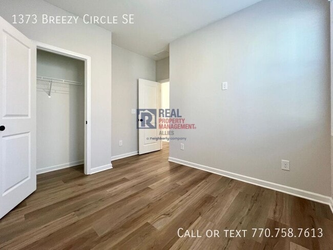 Building Photo - 1373 Breezy Cir