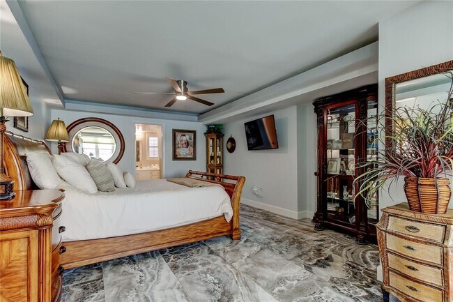 Building Photo - 5200 Brittany Dr S