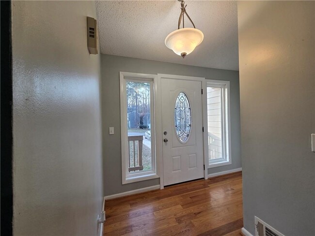 Building Photo - 3288 Timber Bluff Dr NE