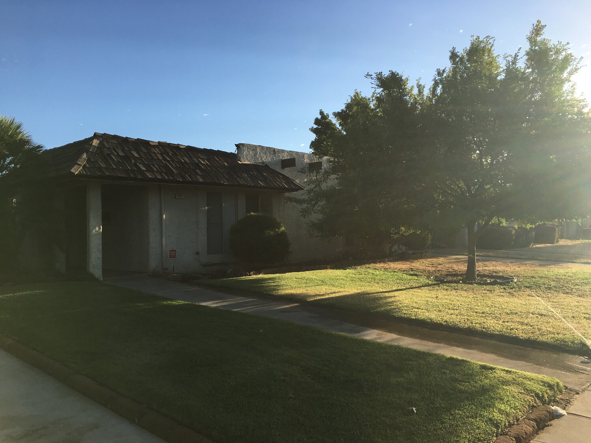 Building Photo - 557 W Santa Ana Ave
