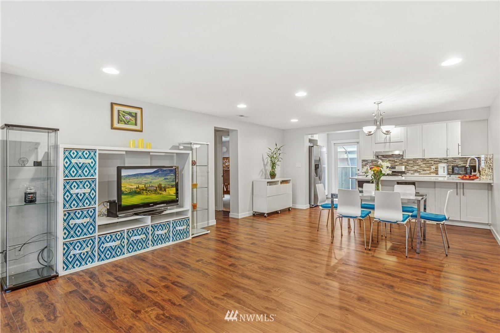 Building Photo - 4 Bed 2 Bath Home in Mountlake Terrace!