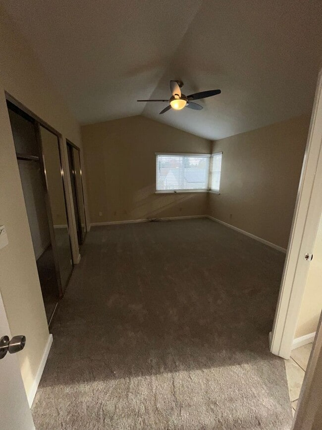 Building Photo - 4BR / 2.5 bath with over 1700 square feet....