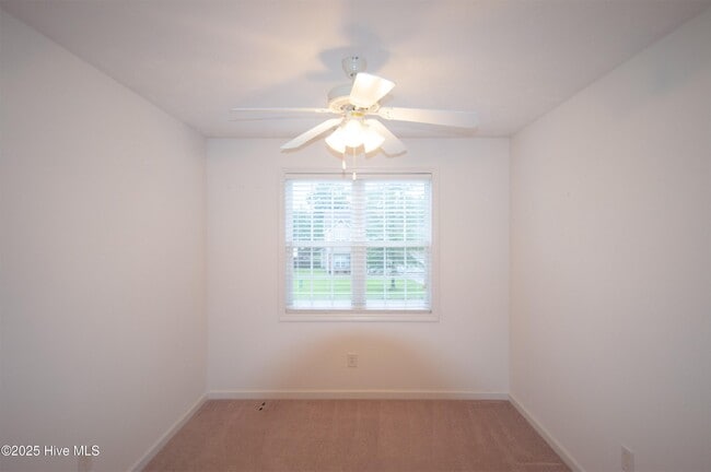 Building Photo - 115 Birdie Ct