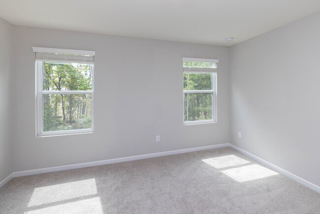 Building Photo - BEAUTIFUL 3BD/2.5BTH Townhome - MALLARD CREEK- ASK ABOUT OUR JANUARY MOVE IN SPECIAL