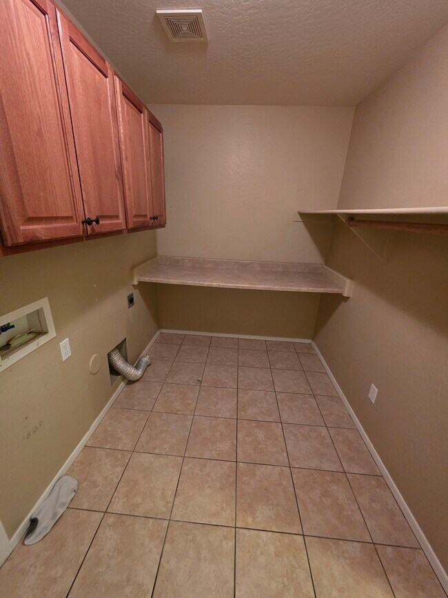 Building Photo - 1081 S 225th Ave