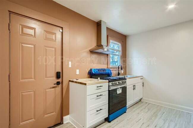 Building Photo - 1097 E 16th Ave