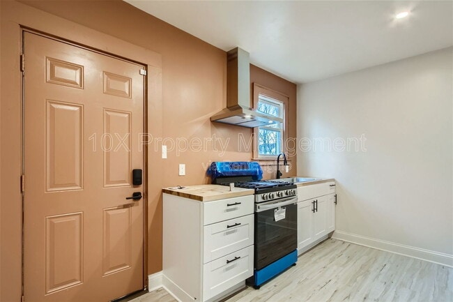 Building Photo - 1099 E 16th Ave