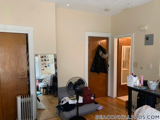 Building Photo - 108 Myrtle St