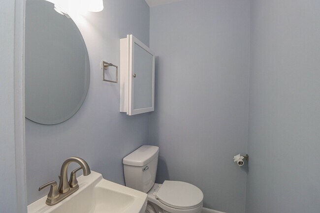 Building Photo - 3 Bedroom Oasis in Severna Park