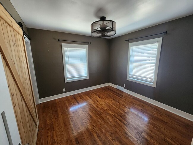 Building Photo - 4 Bedroom in East Moline  MUST SEE!!!