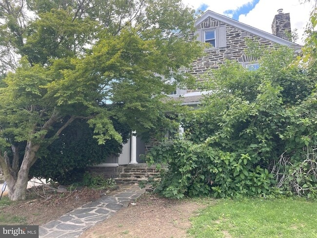 Building Photo - 16 Windsor Ave