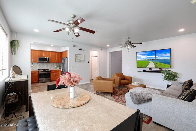 Building Photo - 615 E Portland St