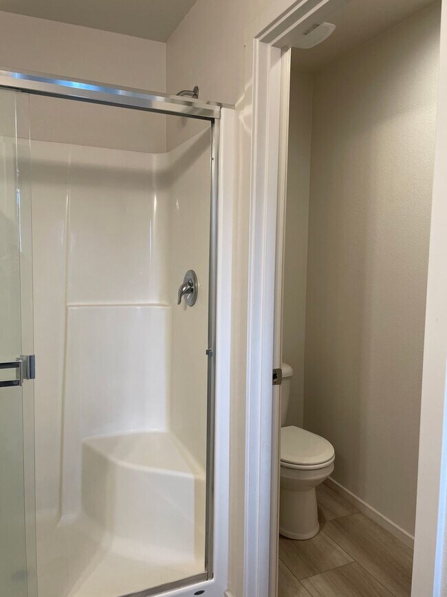 Building Photo - Spacious Vancouver Home in Cul-De-Sac With A Loft & Premium Deck!