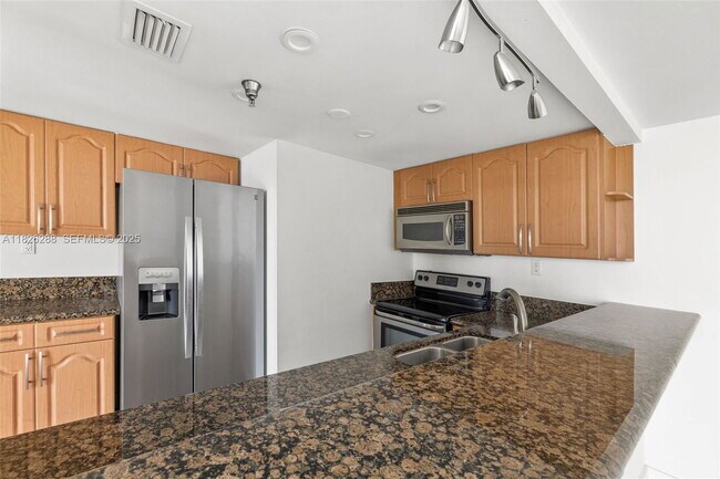 Building Photo - 650 West Ave