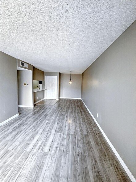 Building Photo - 2830 S Bartell Dr