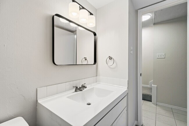 Building Photo - 6422 Burgoyne Dr.