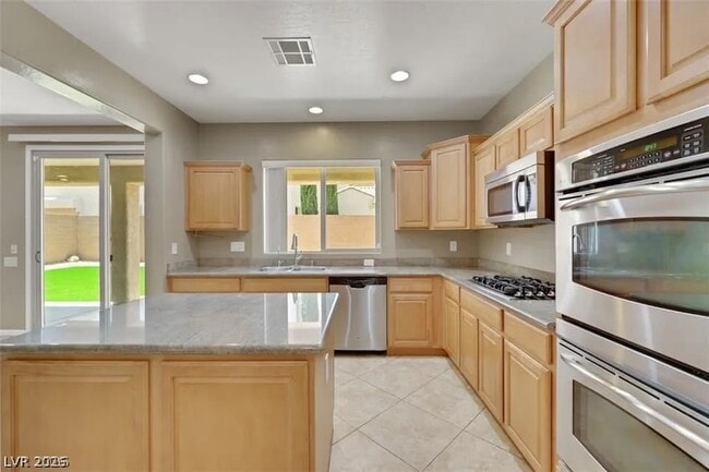 Building Photo - 2501 Bechamel Pl