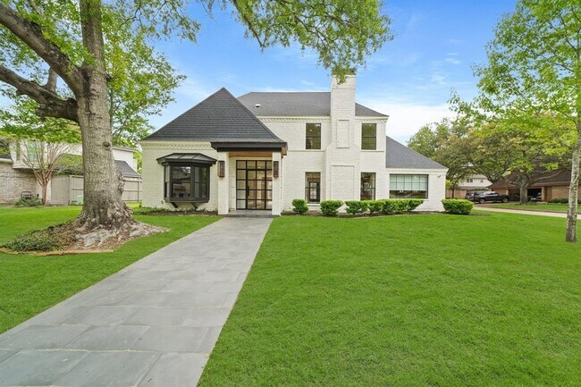 Primary Photo - 819 Silvergate Dr