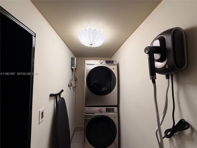 Building Photo - 920 SW 50th Ave