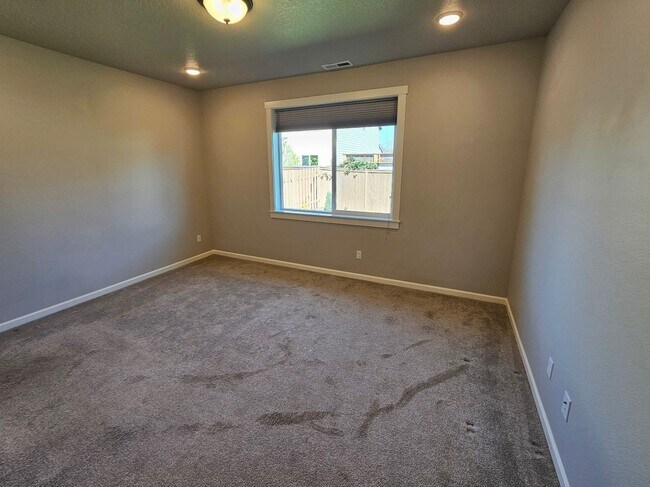 Building Photo - 1400 Dahlia St