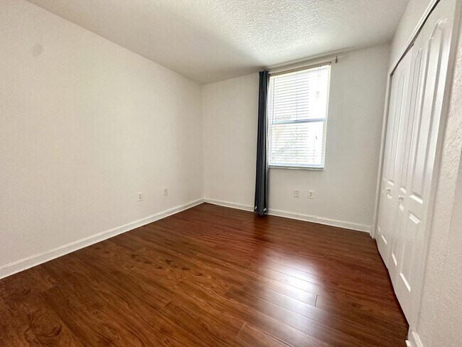 Building Photo - 1002 Shoma Dr