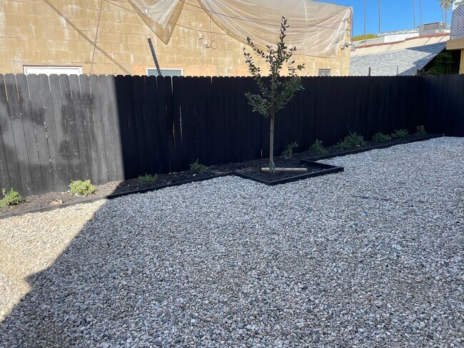 Building Photo - 1 Month Free! Spacious 3 Bedroom 3.5 Bath ...
