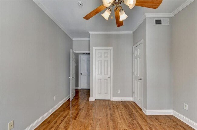 Building Photo - 813 Clifton Heights Ln NE