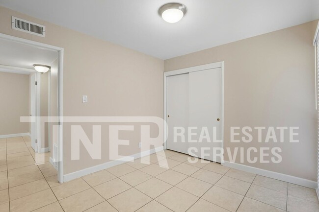 Building Photo - 1411 Michael Way