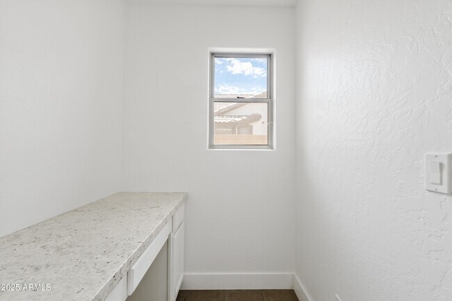 Building Photo - 3373 E Flamingo Ct