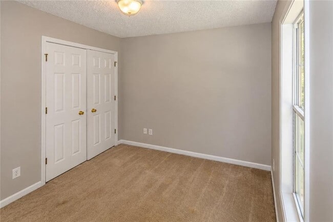 Building Photo - 227 Westwind Dr