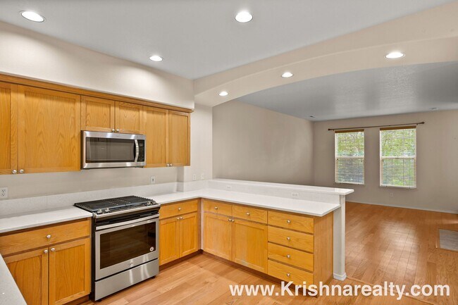 Building Photo - Beautiful 2 BD | 2.5 BA Orenco Gardens Townhome | 2-Car Garage | Minutes to Nike & MAX Station