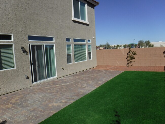 Building Photo - THIS IS A BEAUTIFUL WELL KEPT HOME!