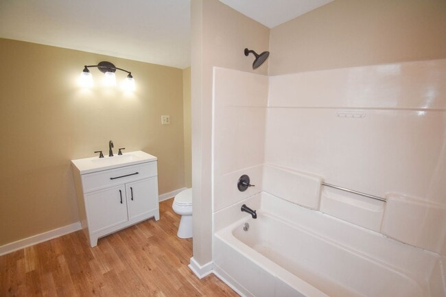 Building Photo - RALL202