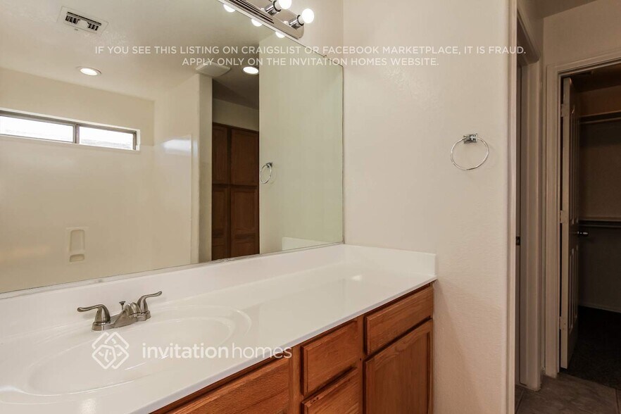 Building Photo - 16584 N 162nd Ln