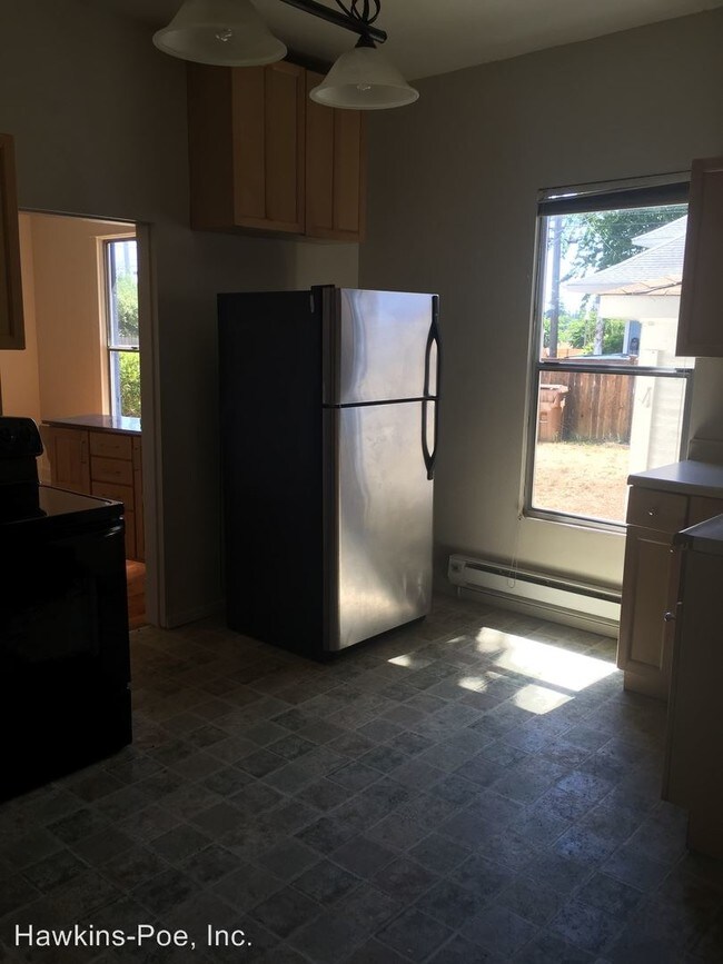 Building Photo - 1102 S Lawrence St