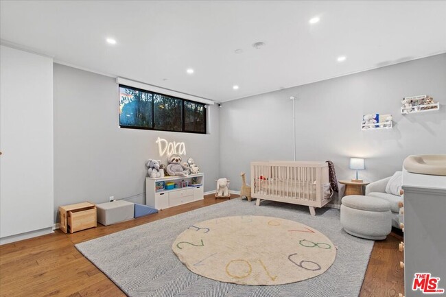 Building Photo - 9311 Burton Wy