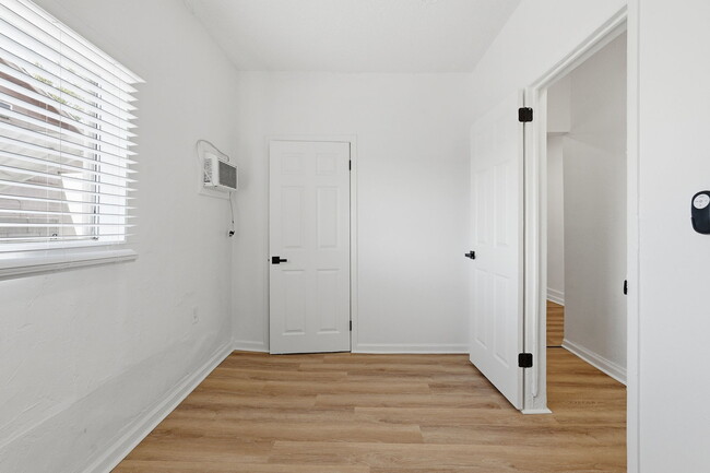 Building Photo - 325 N 15th St